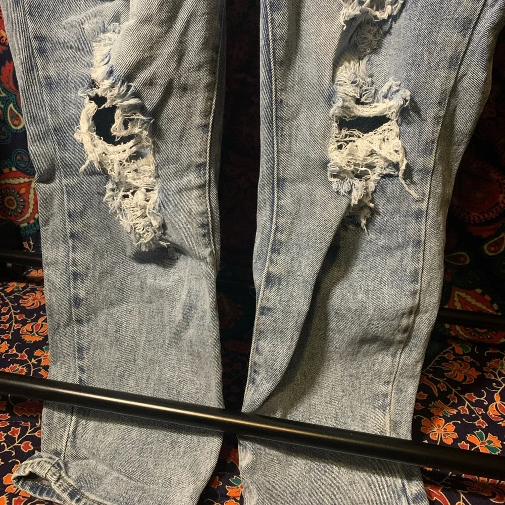 High Waisted Ripped Jeans - Picture 2 of 2
